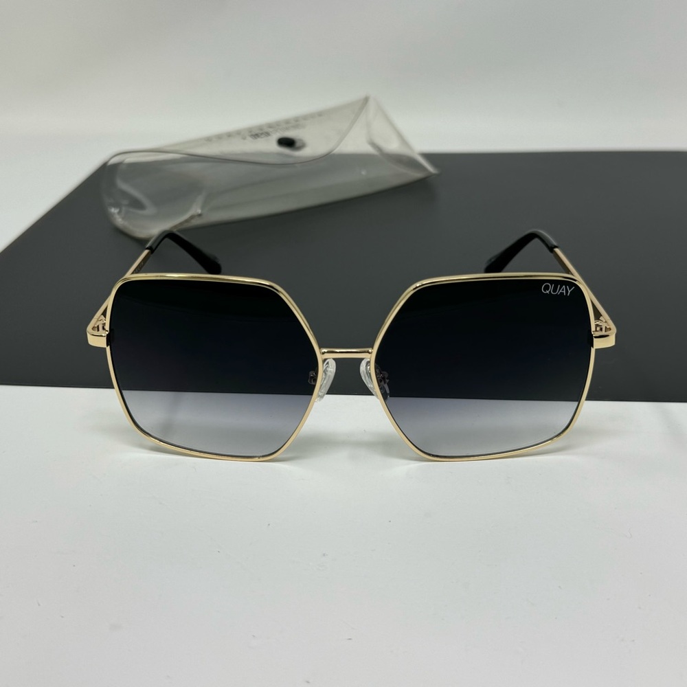 Quay backstage oversized square sunglasses